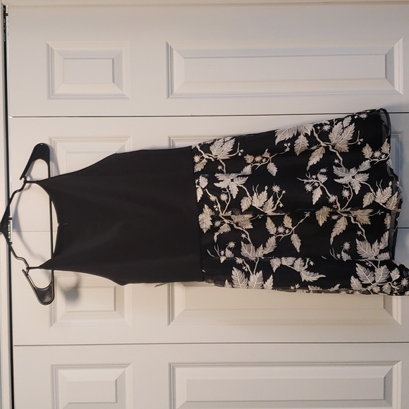 🎉Beautiful Evening Dress 🥂 - Picture 2 of 2